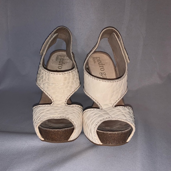 Pedro García Cream Heels - Picture 2 of 5
